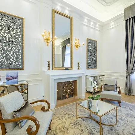 Апартаменты Bpr The Golden Astoria With Balcony And A/c *