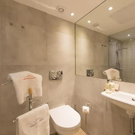Апартаменты Bpr The Golden Astoria With Balcony And A/c *