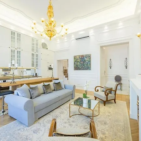 Apartamento Bpr The Golden Astoria With Balcony And A/c
