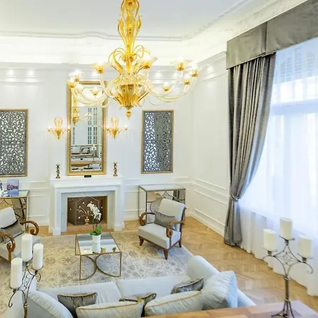 Bpr The Golden Astoria With Balcony And A/c *