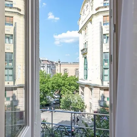 Bpr The Golden Astoria With Balcony And A/c Budapest