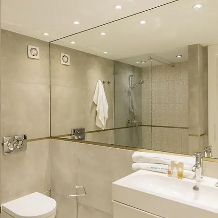 Apartment Bpr The Golden Astoria With Balcony And A/c *