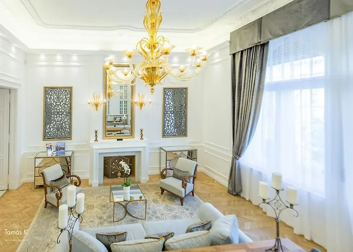 Bpr The Golden Astoria With Balcony And A/c *
