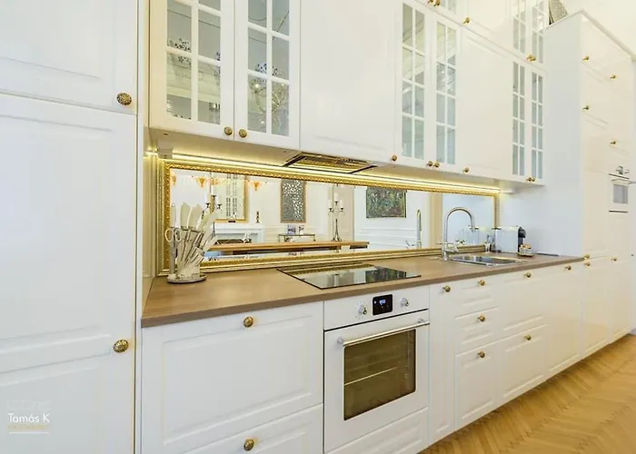 Bpr The Golden Astoria With Balcony And A/c 아파트